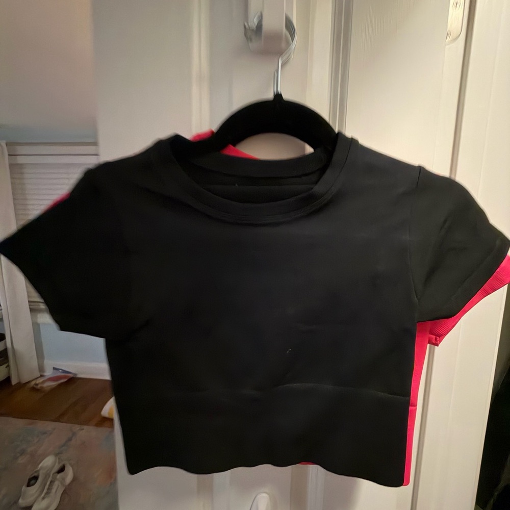 Black cropped aerie top